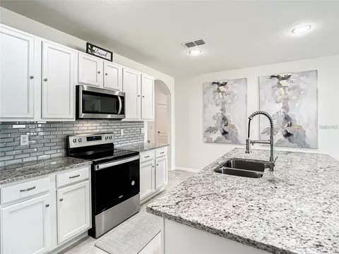 2774 Sunkissed Dr, Saint Cloud, FL 34771 photo 5