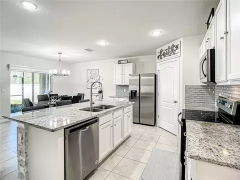 2774 Sunkissed Dr, Saint Cloud, FL 34771 photo 4