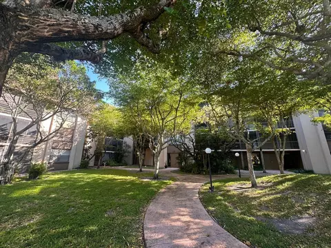 661 NE 195th St #402, Miami, FL 33179