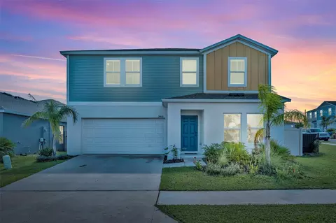 2402 Oakwood Ln, Davenport, FL 33837