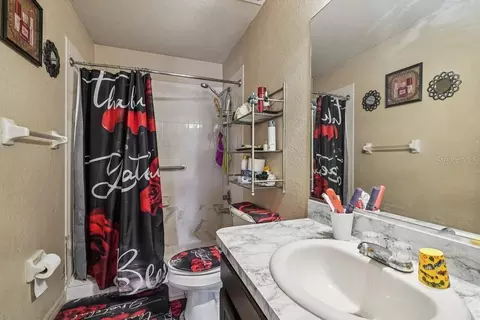 Bath - 133 Walnut Rd, Ocala, FL 34480 photo 1 of 3