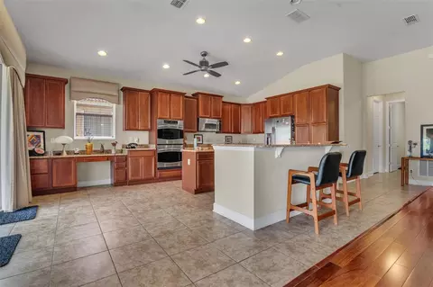 Kitchen - 524 Douglas Edward Dr, Ocoee, FL 34761 photo 2 of 5
