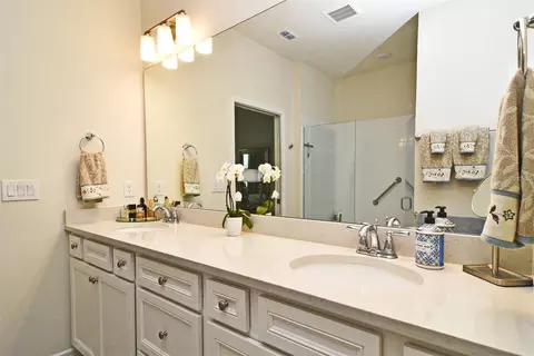 Bath - 2973 Cherry Blossom Loop, Saint Cloud, FL 34771 photo 1 of 4