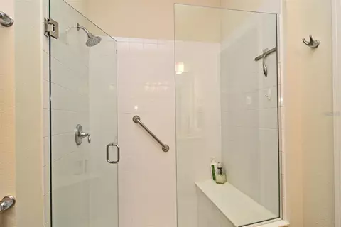 Bath - 2973 Cherry Blossom Loop, Saint Cloud, FL 34771 photo 2 of 4