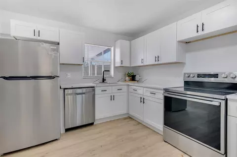 Kitchen - 905 Spring Creek Dr, Ocoee, FL 34761 photo 3 of 5