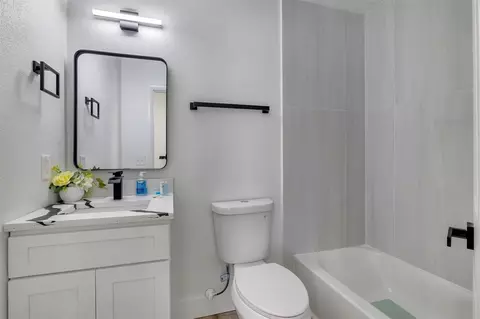 Bath - 905 Spring Creek Dr, Ocoee, FL 34761 photo 3 of 3