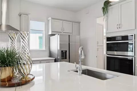 Kitchen - 5027 Dancy Ln, Saint Cloud, FL 34772 photo 4 of 8