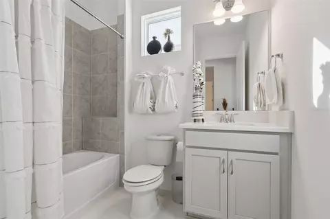 Bath - 5027 Dancy Ln, Saint Cloud, FL 34772 photo 3 of 5