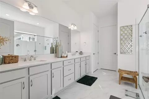 Bath - 5027 Dancy Ln, Saint Cloud, FL 34772 photo 4 of 5