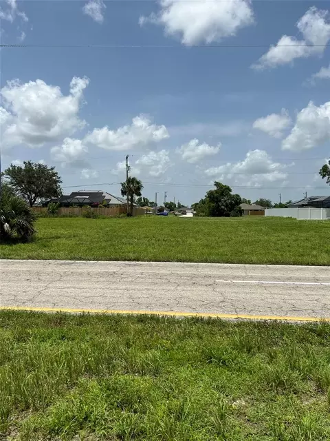 2213 Kismet Pkwy E, Cape Coral, FL 33909