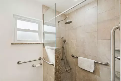Bath - 1801 Lakeshore Blvd, Saint Cloud, FL 34769 photo 2 of 2