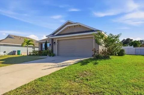 Exterior - 1129 Legatto Loop, Dundee, FL 33838 photo 2 of 6