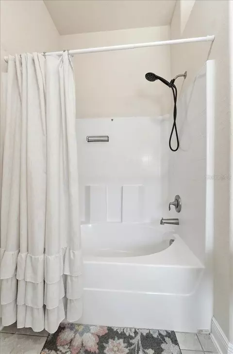Bath - 1129 Legatto Loop, Dundee, FL 33838 photo 1 of 2