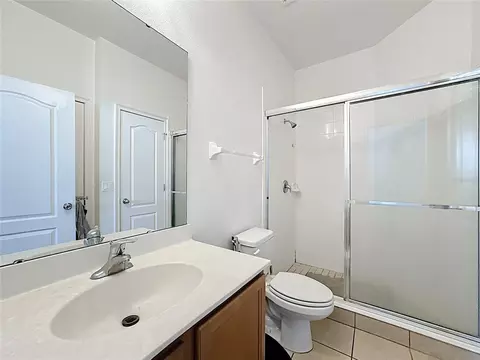 Bath - 1991 Switch Grass Cir, Ocoee, FL 34761 photo 1 of 5