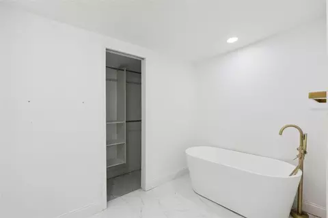 Bath - 6346 Bennett Ct, Saint Cloud, FL 34771 photo 4 of 4