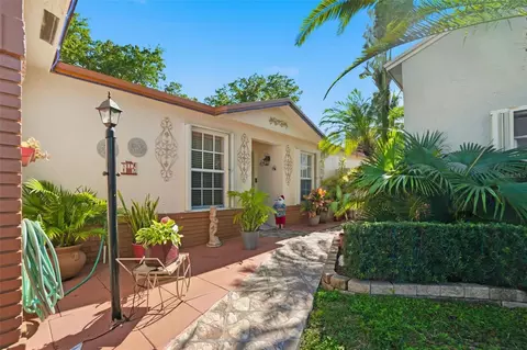 8300 NW 193rd Ln, Hialeah, FL 33015