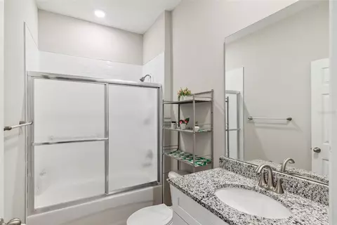 Bath - 10211023 Titcomb St, Eustis, FL 32726 photo 3 of 4