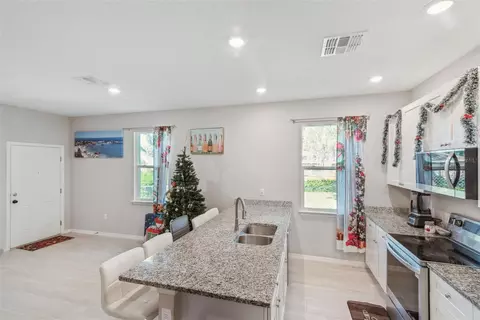 Kitchen - 10211023 Titcomb St, Eustis, FL 32726 photo 2 of 6