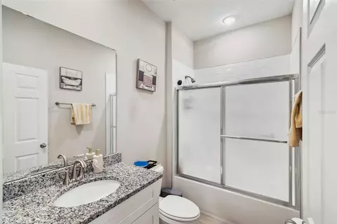 Bath - 10211023 Titcomb St, Eustis, FL 32726 photo 1 of 4