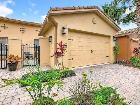 2472 Palm Tree Dr, Kissimmee, FL 34759