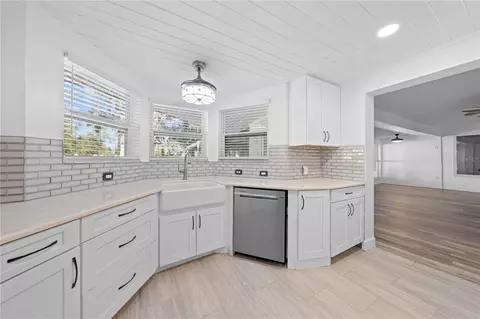 Kitchen - 4321 Rummell Rd, Saint Cloud, FL 34769 photo 8 of 10