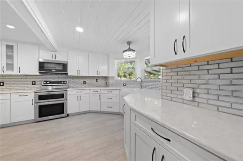 Kitchen - 4321 Rummell Rd, Saint Cloud, FL 34769 photo 9 of 10