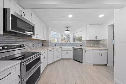 Kitchen - 4321 Rummell Rd, Saint Cloud, FL 34769 photo 7 of 10