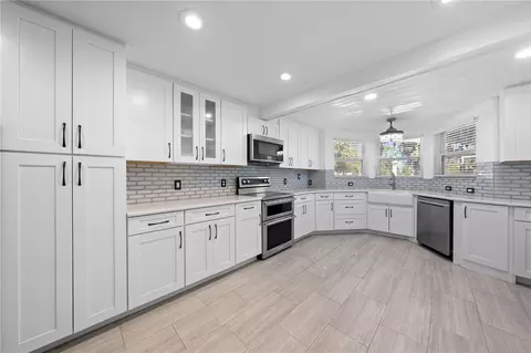 Kitchen - 4321 Rummell Rd, Saint Cloud, FL 34769 photo 2 of 10