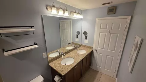 Bath - 4630 Chatterton Way, Riverview, FL 33578 photo 4 of 4