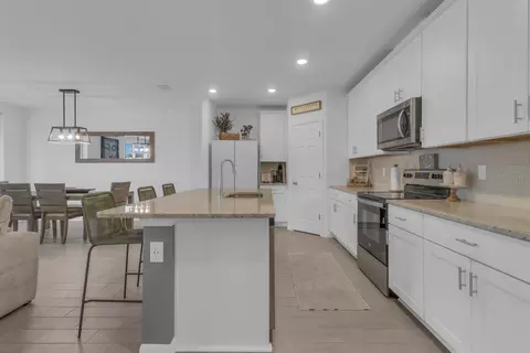 Kitchen - 4675 Sidesaddle Trl, Saint Cloud, FL 34772 photo 3 of 4