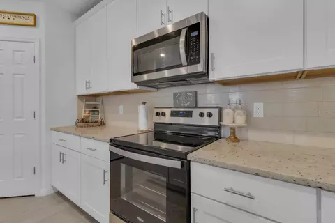 Kitchen - 4675 Sidesaddle Trl, Saint Cloud, FL 34772 photo 4 of 4