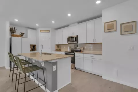Kitchen - 4675 Sidesaddle Trl, Saint Cloud, FL 34772 photo 2 of 4
