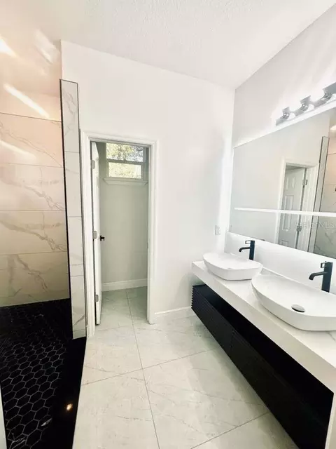 Bath - 121 Argyle Ave, Frostproof, FL 33843 photo 1 of 7