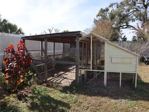 Exterior - 940 Oleander Dr SE, Winter Haven, FL 33880 photo 9 of 10