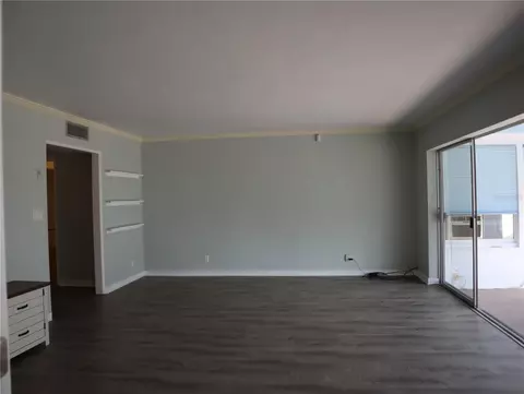 Living - 940 Oleander Dr SE, Winter Haven, FL 33880 photo 2 of 5