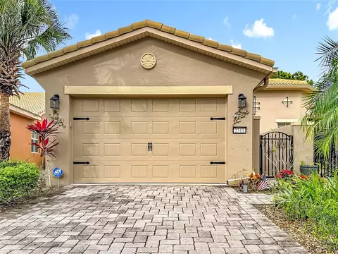 2711 Palm Tree Dr, Kissimmee, FL 34759