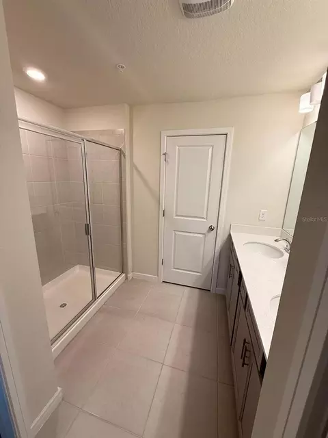 Bath - 10923 Leafshore Loop, Orlando, FL 32829 photo 3 of 5