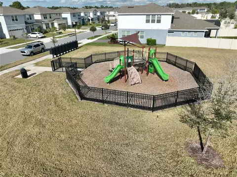 View/Area - 10923 Leafshore Loop, Orlando, FL 32829 photo 6 of 7