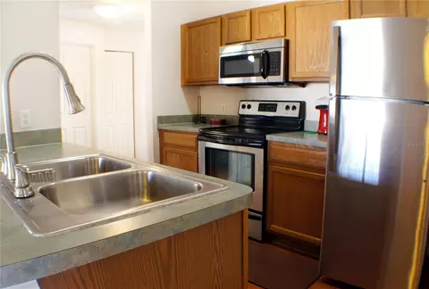 Kitchen - 214 Eagle Point Loop, Auburndale, FL 33823 photo 2 of 3