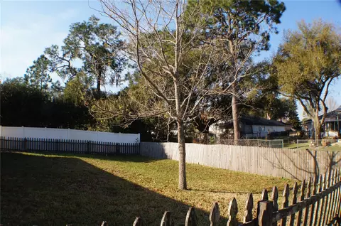 Exterior - 214 Eagle Point Loop, Auburndale, FL 33823 photo 4 of 12