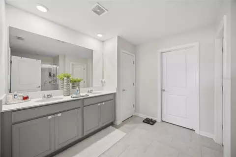 Entry Way - 3960 Guernsey Bnd, Saint Cloud, FL 34772 photo 1 of 2