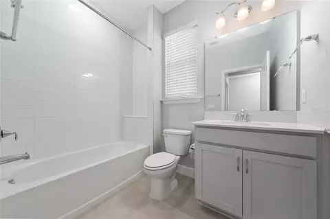 Bath - 4836 Shady Pines Dr, Saint Cloud, FL 34772 photo 5 of 8