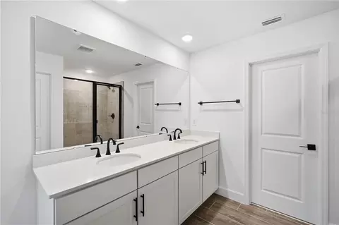 Bath - 14510 Banks Ct, Parrish, FL 34219 photo 2 of 3