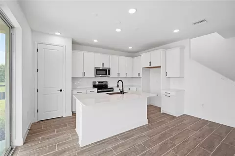 Kitchen - 14510 Banks Ct, Parrish, FL 34219 photo 2 of 4