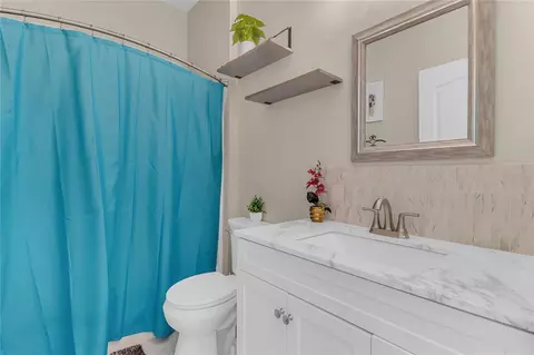 Bath - 2144 Continental St, Saint Cloud, FL 34769 photo 2 of 3