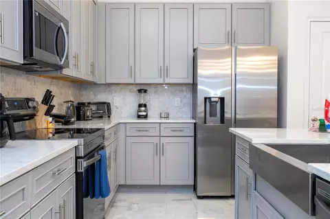 Kitchen - 5860 High Seas Dr, Orlando, FL 32821 photo 4 of 5