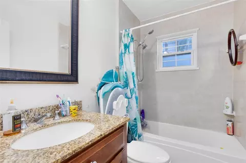 Bath - 607-609 California Ave, Saint Cloud, FL 34769 photo 3 of 3