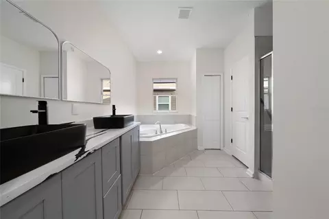 Bath - 6404 Sprucepine Ln, Saint Cloud, FL 34771 photo 1 of 3