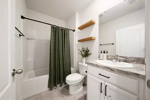 Bath - 740 Squires Grove Dr, Winter Haven, FL 33880 photo 1 of 4