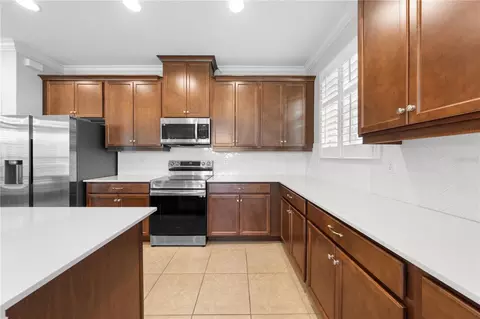Kitchen - 3204 Oxbow Ct, Saint Cloud, FL 34773 photo 5 of 7